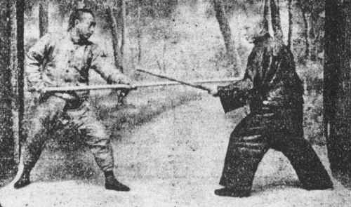 Antica tela cinese che ritrae il grande maestro 'Yang Chen Fu' in allenamento con il bastone lungo 'kun'